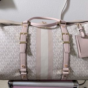 Michael knots duffle bag with tag